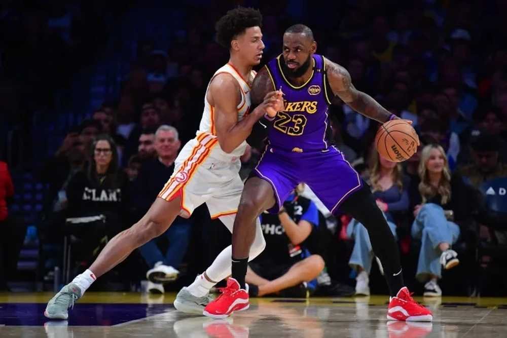 VIDEO: Lakers úradovali proti Hawks, James prekonal ďalší Jordanov rekord