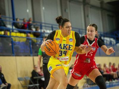 Zámorská rošáda v Young Angels, odídenú Fransson nahradila Collins