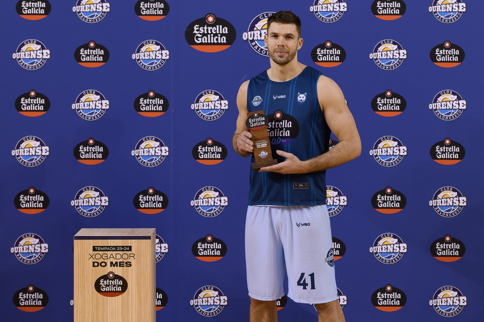 clubourensebaloncesto.com