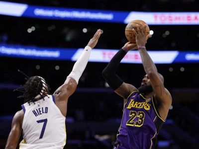 VIDEO: LeBron sa opäť porovnáva s MJ-om, dosiahol 42 bodov po 40-ke