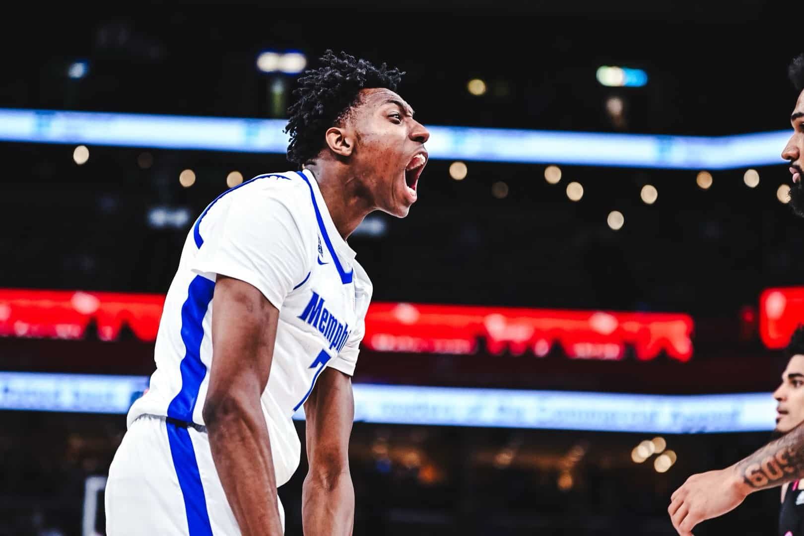 Predieral sa drsným New Yorkom, organizovaný basketbal skoro vôbec nehral, dnes je v NBA