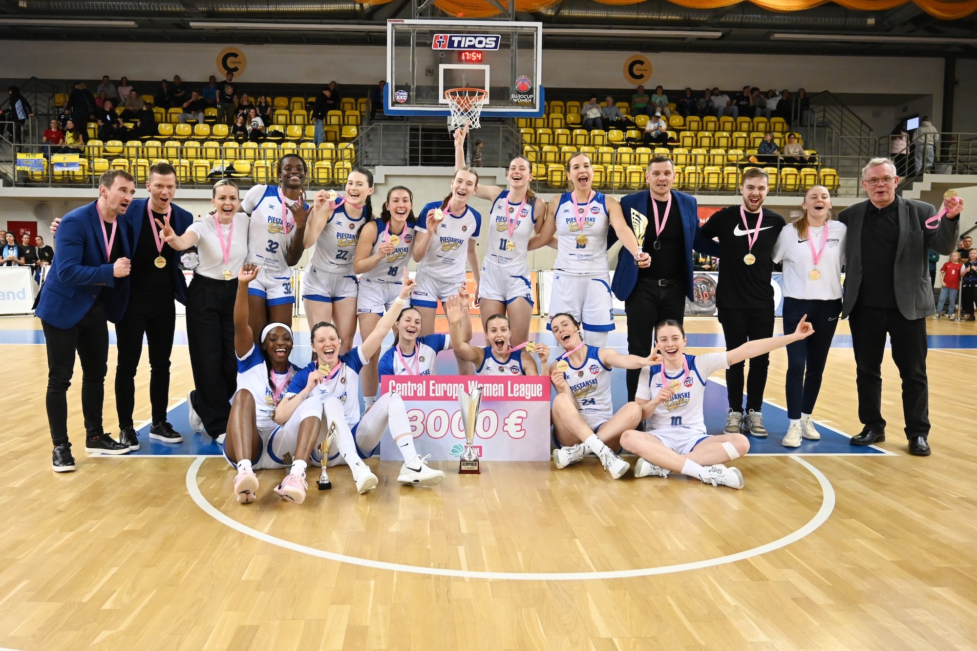 FOTO/VIDEO: Piešťany suverénne ovládli Stredoeurópsku ligu, triumfovali bez prehry