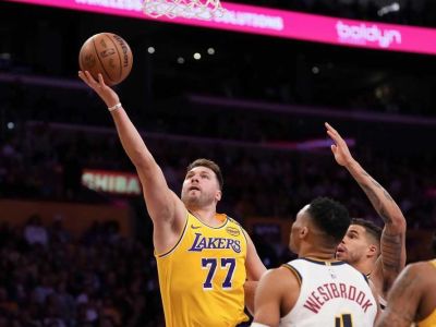 VIDEO: Luka Dončič vybavil výhru nad Denverom bez Jokiča po troch štvrtinách