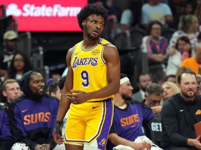 VIDEO: Že nemá na NBA? Bronny James bol najlepším strelcom Lakers v súboji proti Milwaukee