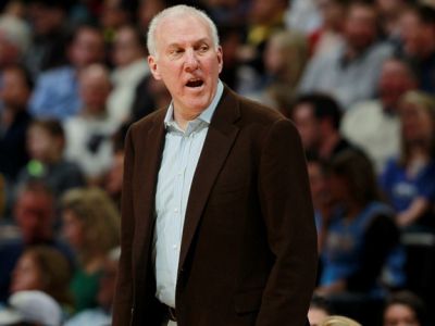 Trénerský bard Gregg Popovich bol znova v nemocnici, no už je doma