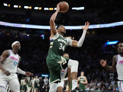 VIDEO: Bucks potvrdili play-off, Giannis dosiahol triple-double a Heat padli v predĺžení