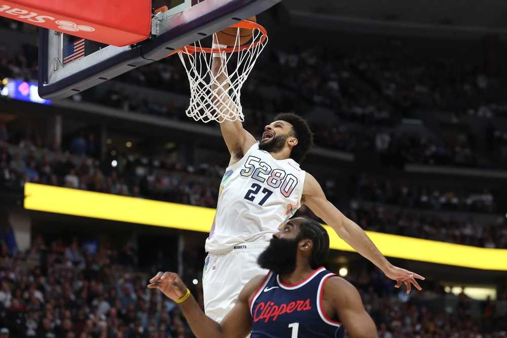 VIDEO/Play-Off NBA: Znovuzrodený Murray potiahol Denver 43 bodmi k mečbalu, Indiana vyradila Milwaukee
