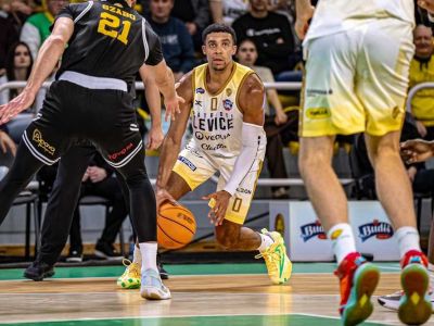 FOTO+VIDEO: Prvý raz vyhrávali až v tretej štvrtine, Trice potiahol Patriotov k prvej výhre
