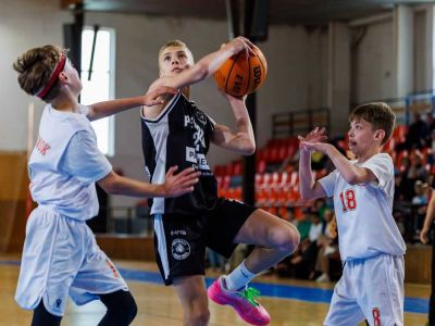 VIDEO/M-SR Mladší žiaci U13: Prievidzská MBA a bratislavský B.S.C. ľahko do finále