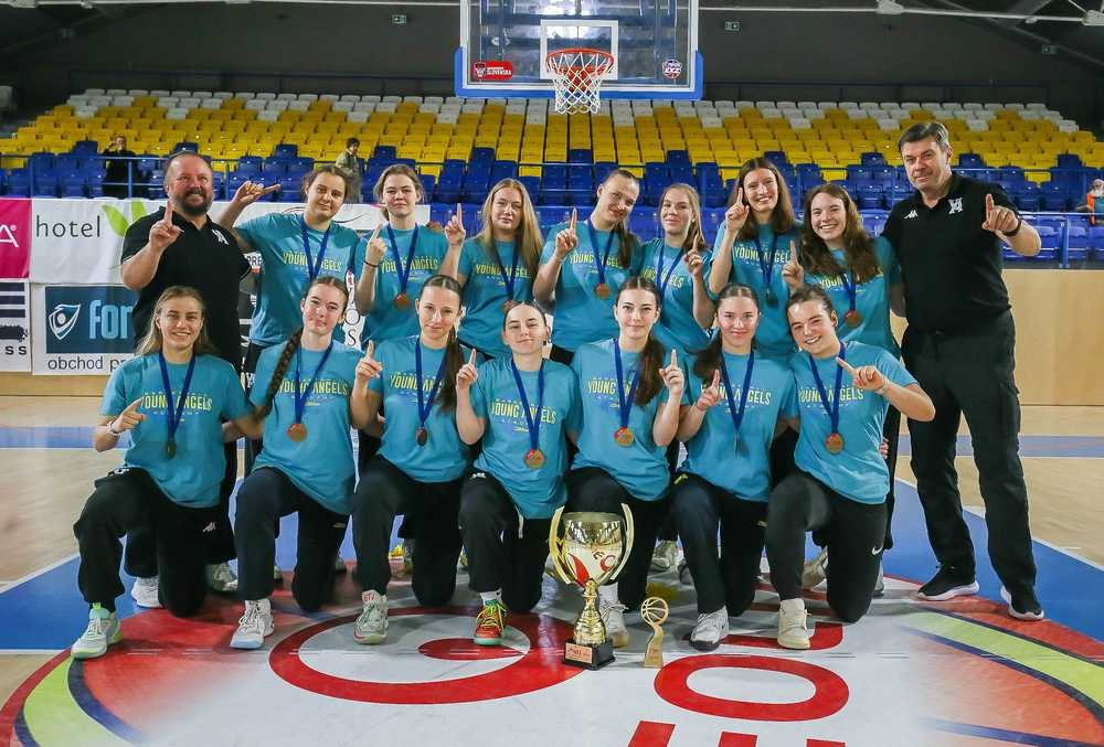 FOTO+VIDEO/MEL/BasketGirls® U18: Víťaznú trofej získali košické Young Angels