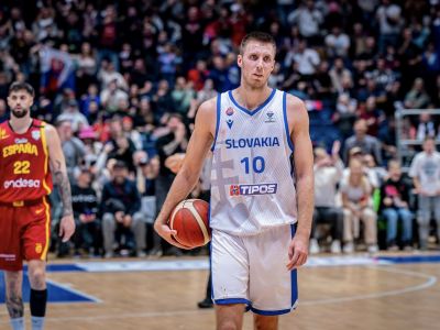 Brodziansky hrá na Vianoce zápas. Slovenské tradície asi z hotela v Číne nedodrží