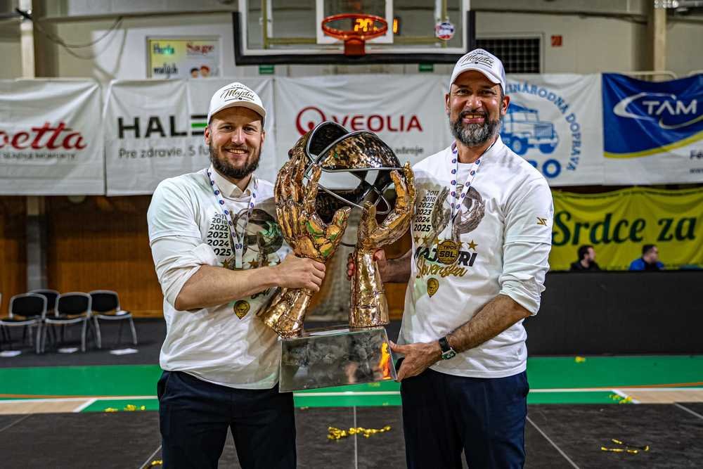 Madzin mal ponuky zo zahraničia, ale Levice ho udržali