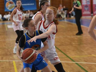 VIDEO/M-SR Mladšie žiačky U13: Na najzamotanejších majstrovstvách napokon uspela bystrická Slávia ŠKP