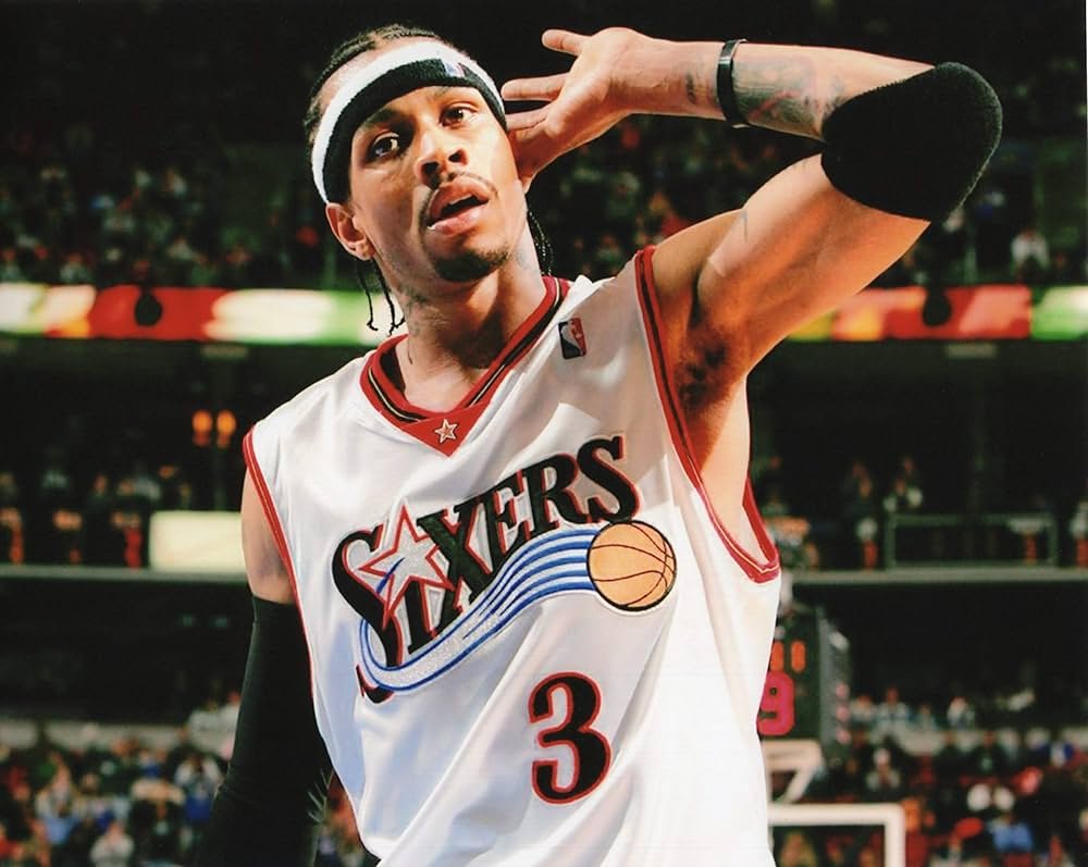 Legenda ulice má 50. Iverson mal ísť do väzenia, ‚polámal‘ Jordana, prešliapol cez Lua a zmenil NBA navždy