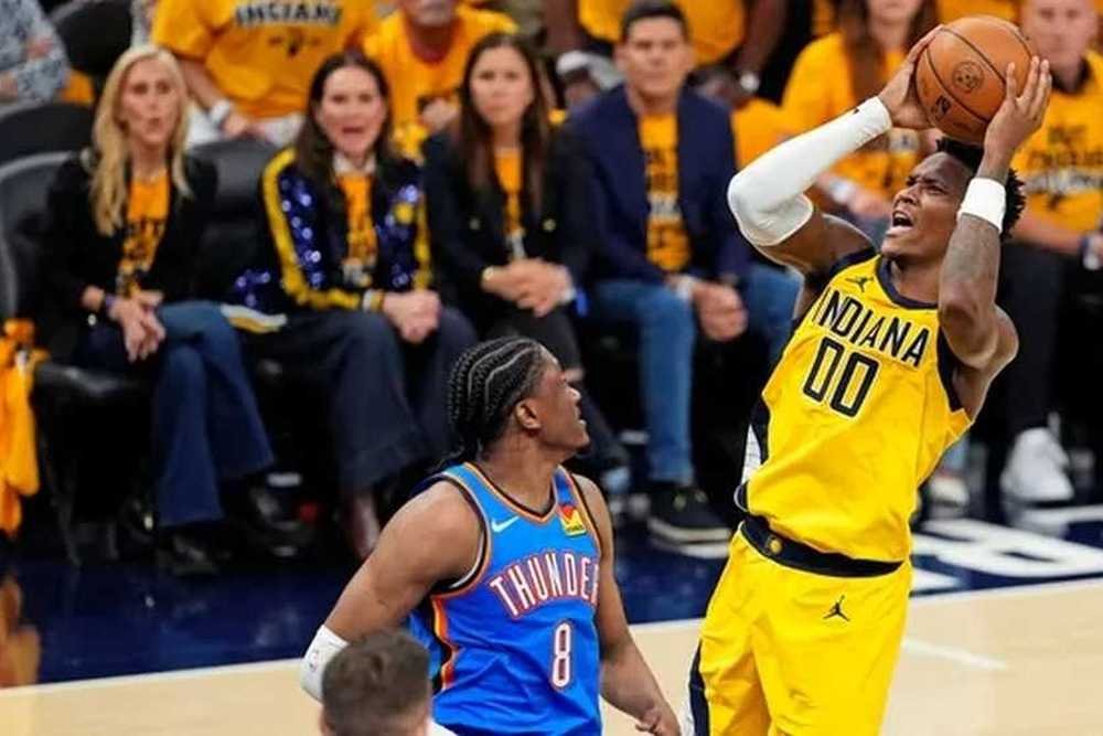 VIDEO/Finále NBA: Haliburton takmer s triple-double, ale rozhodla lavička Pacers