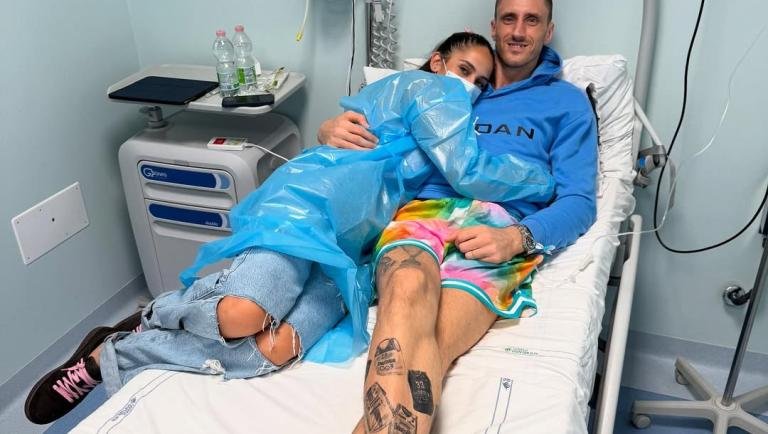 Jeden ťažký životný boj vyhral, teraz musí s leukémiou ďalší. Úsmev na pery mu vrátili spoluhráči