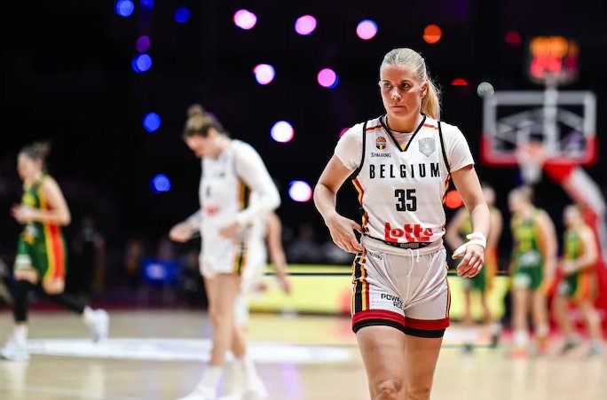 Hviezda majsteriek Európy oželela oslavy titulu, aby sa po osemnásťhodinovom lete dozvedela, že s ňou v WNBA nepočítajú