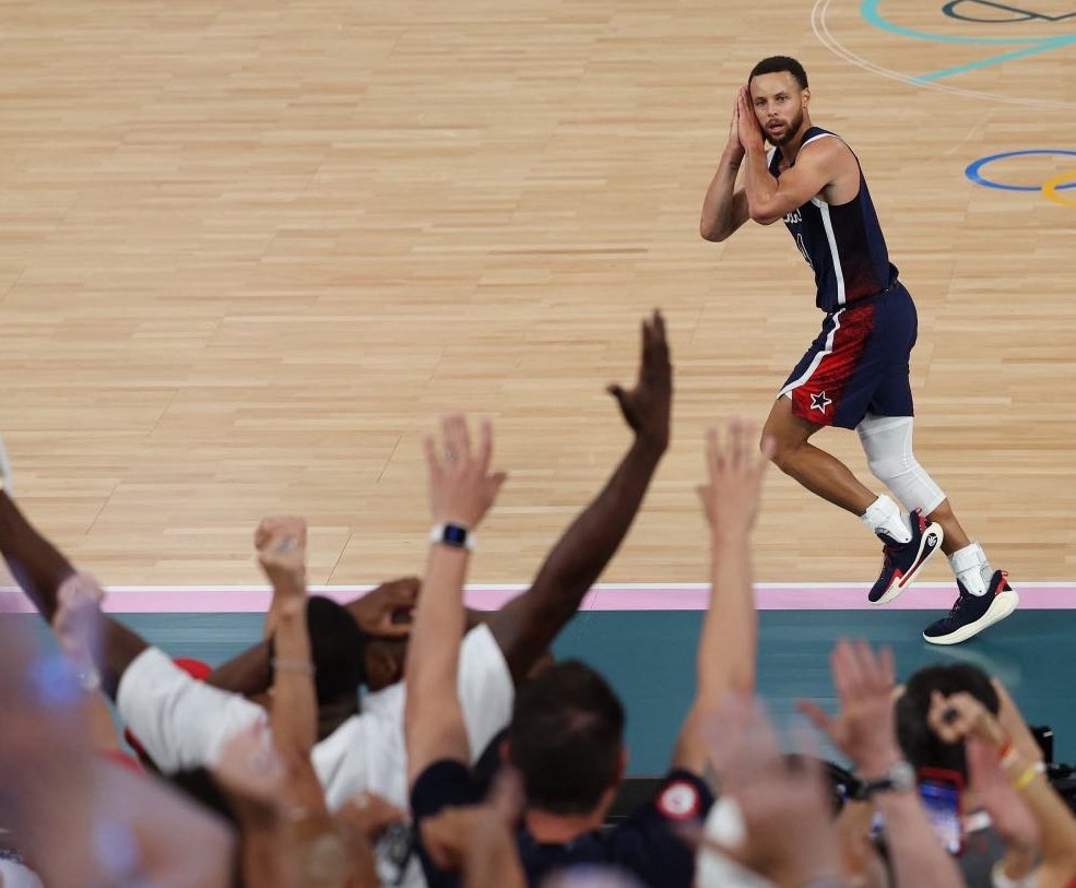 Pred rokom sa zastavil čas a Steph Curry predviedol v Paríži nadpozemské výkony