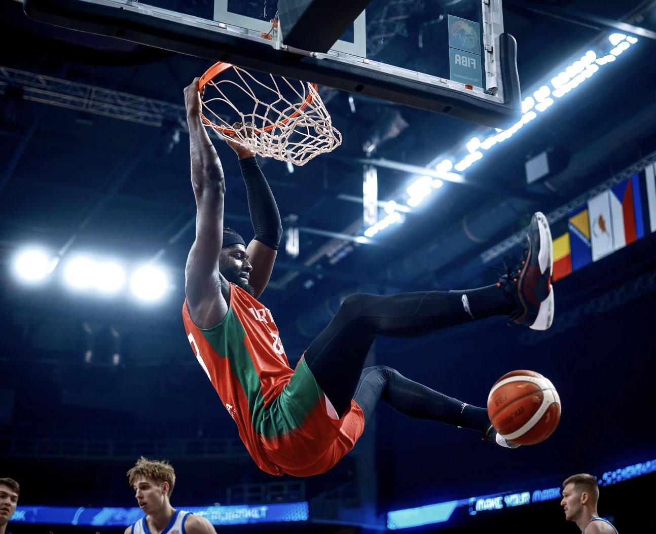 V Bostone sotva hráva, ale na EuroBaskete debutoval proti Čechom úžasným výkonom