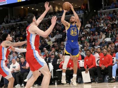 Bratské duo čoskoro na palubovke v drese Warriors