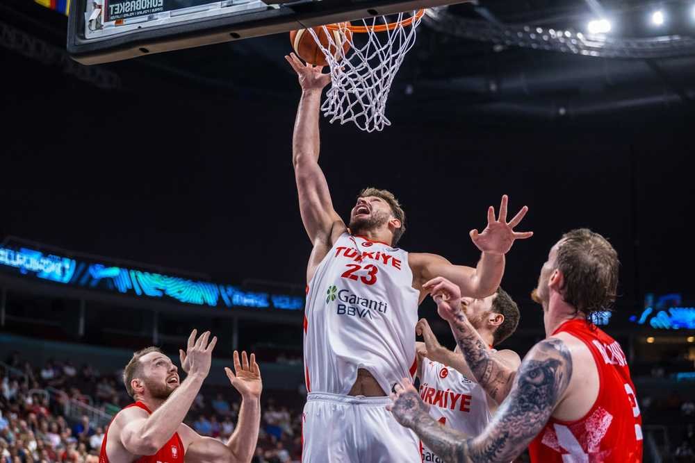 VIDEO: Triple-double Sengüna a Turci sú v semifinále, postúpili aj Gréci