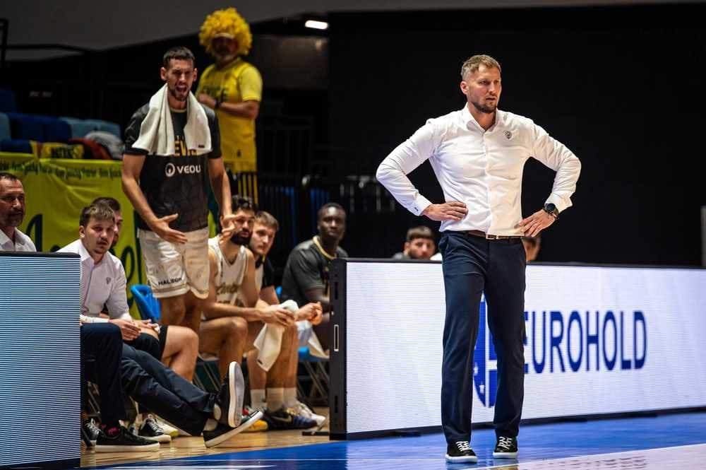 Patriuoti Levice vs. Bakken Bears Aarhus (DAN), tréner Michal Madzin (Foto: fiba.basketball)