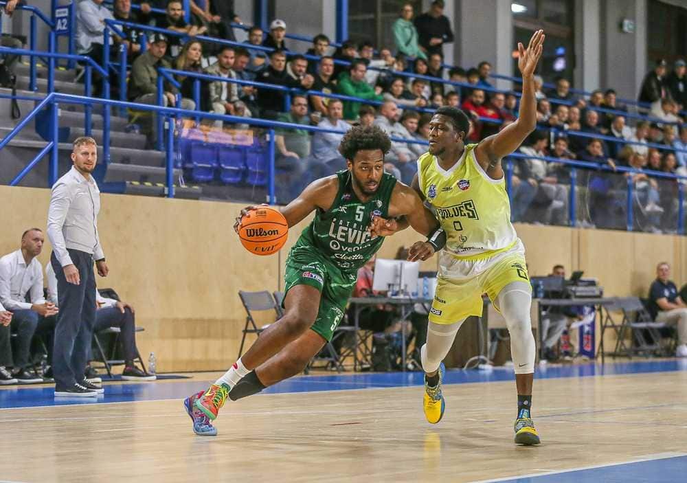 FOTO/VIDEO: Zápas Košíc s Levicami takmer bez bodov z lavičky, majster má prvú výhru