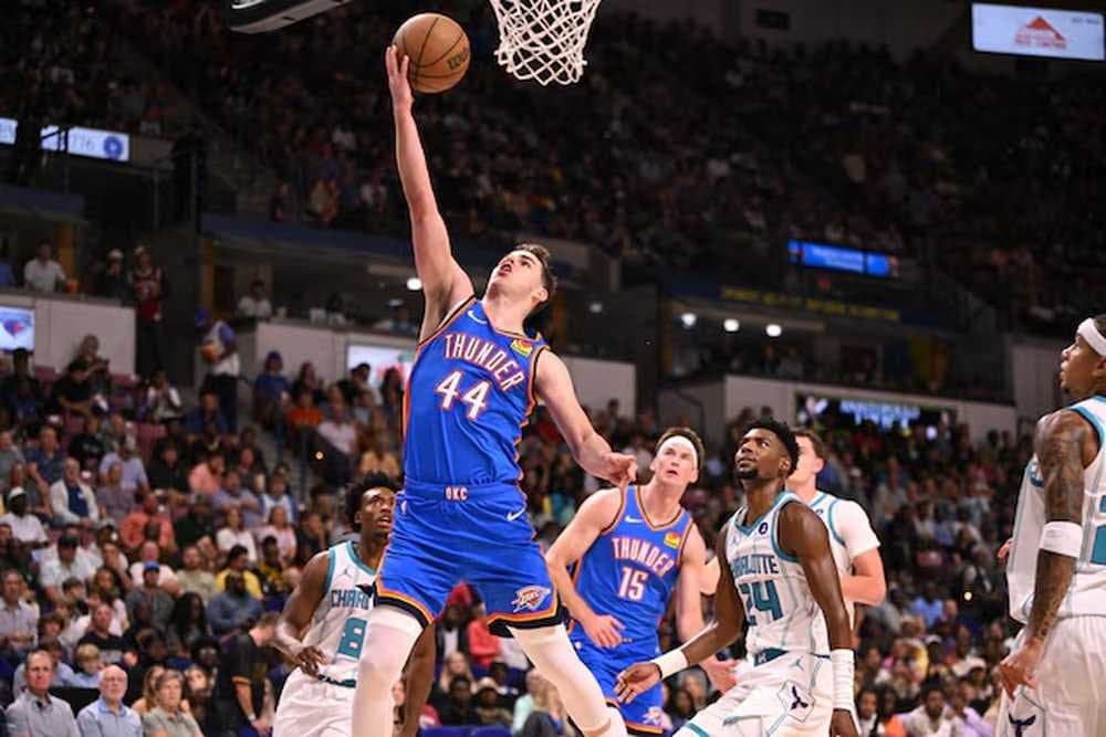 Má prsteň víťaza NBA, ale čakanie na debut sa predlžuje, srbský talent bojuje so zákernou chorobou