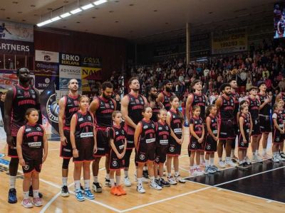 BC Prievidza sa zapojil do Ružového októbra, spustila dražbu dresov na podporu OZ Amazonky