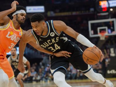 VIDEO: Detroit má parádnu formu, Milwaukee stratilo Giannisa