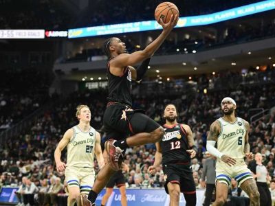 VIDEO: Skvelý Maxey zostrelil 54 bodmi Milwaukee