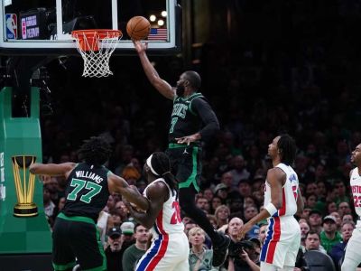 VIDEO: Pistons prišli o víťaznú sériu v Bostone