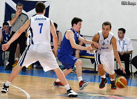 Slovensko 18 - Škótsko 18 (Jánošík vľavo, Mátych vpravo) (Foto: FIBA Europe)