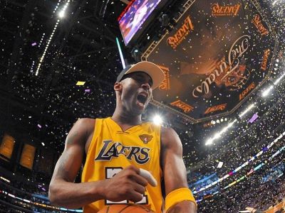 Kobe Bryant neodišiel, odletel!