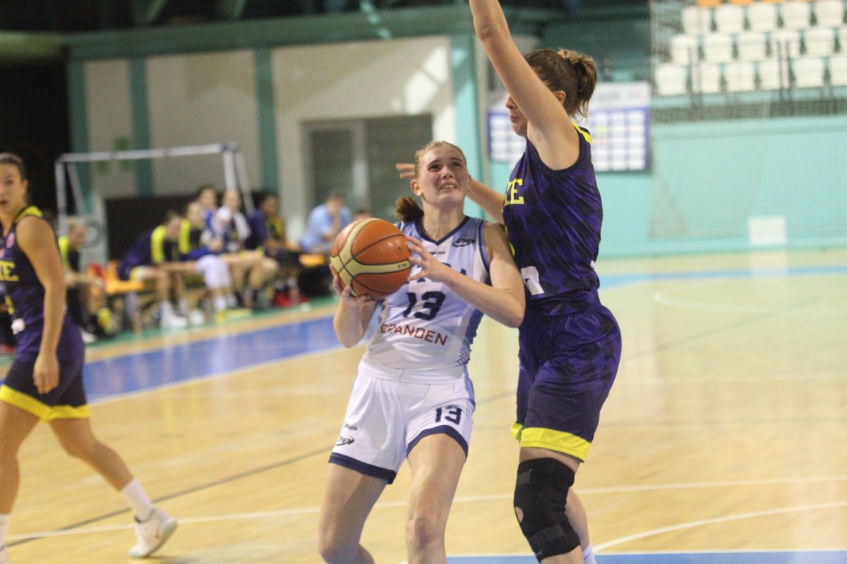 Vysoká škola basketbalu pre mladé Nitrianky
