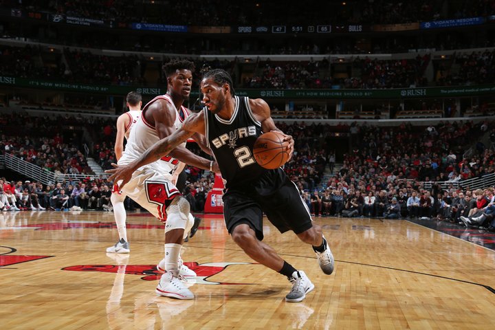 Prvá sezónna prehra Spurs vonku prišla v Chicagu, neúspešný návrat Gasola