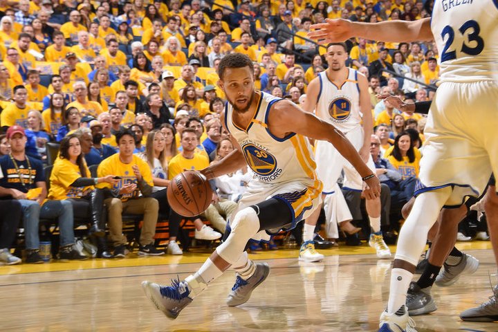 Zaostávali o 25 bodov. Veľký obrat Golden State proti San Antoniu