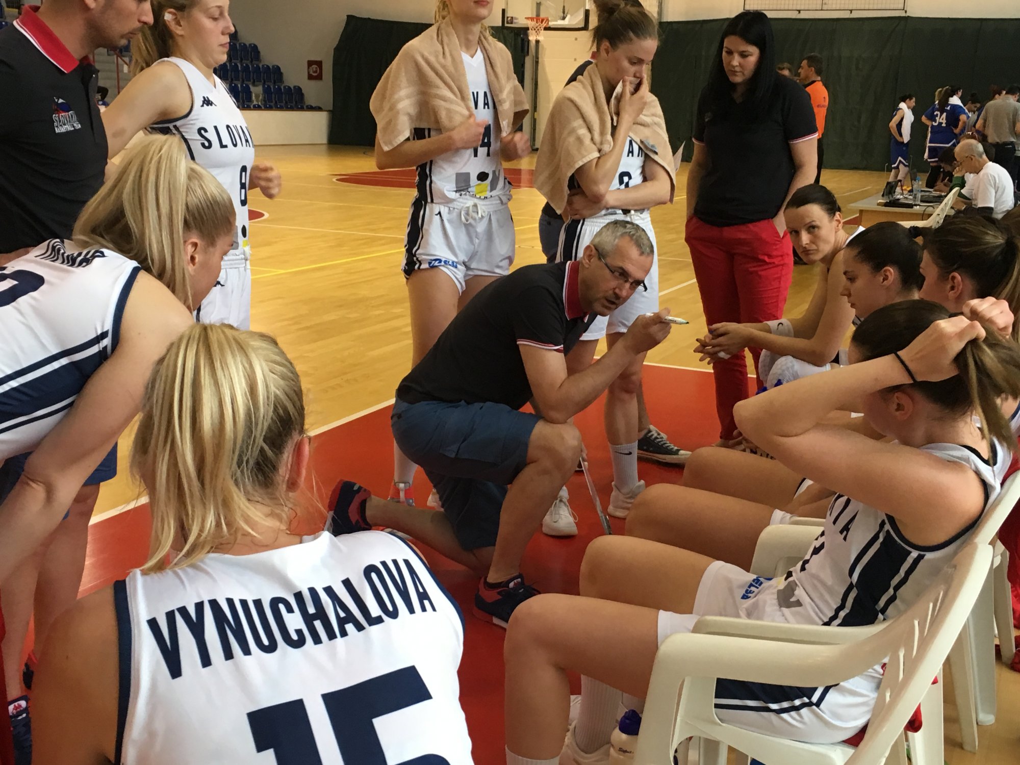 Slovensko - Grécko, tréner Svoboda a hráčky (Foto: Luco)