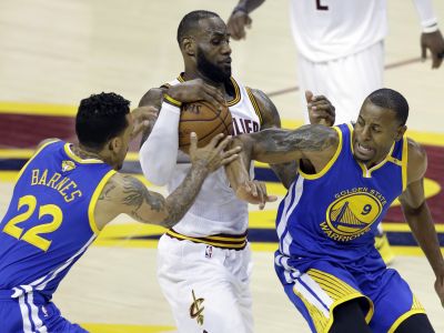 James dosiahol deviate finálové triple double: Máme majstrovskú DNA