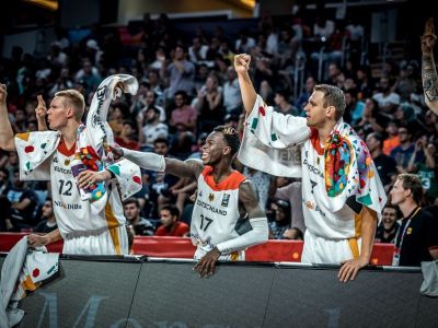Basketbal začal hrať v 16, nahrádza Nowitzkého a šokoval favorita na zlato
