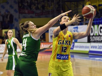 Anjelky sa aklimatizovali stovkou, debutantka napečie tri koláče