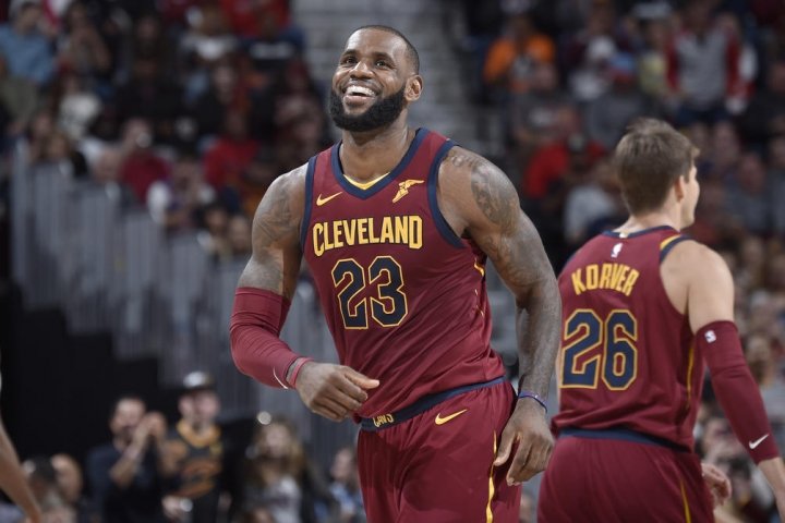LeBron James priviedol Cleveland k víťazstvu z pozície stredného rozohrávača