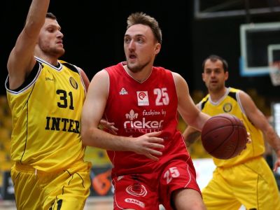 Analýza: Komárno vytiahlo na Inter streetbalový prístup, v závere rozhodli trestné hody