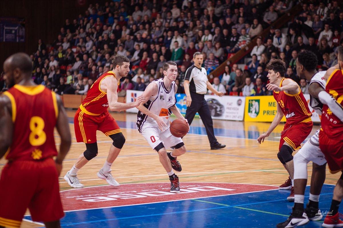 Prievidza je v hre o lepšiu pozíciu do play-off, Košičanov zostrelila devätnástimi trojkami