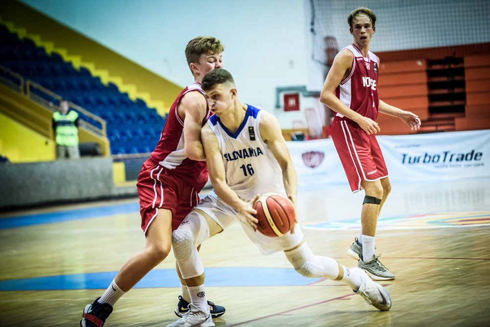 Slováci neodolali Švajčiarom a zabojujú o 19. priečku