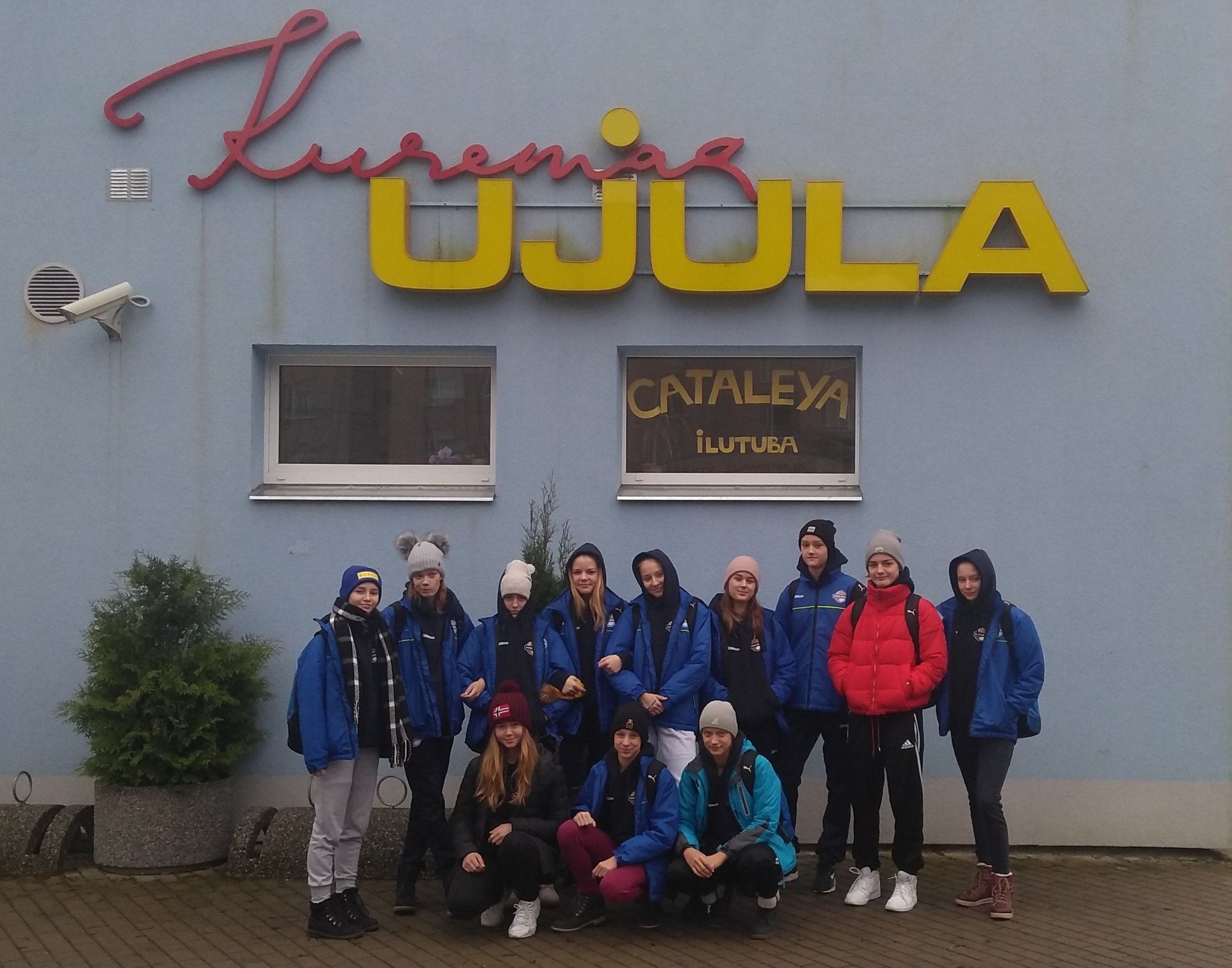 YOUNG ANGELS Košice U14, Pred halou (Foto: Basket.sk)