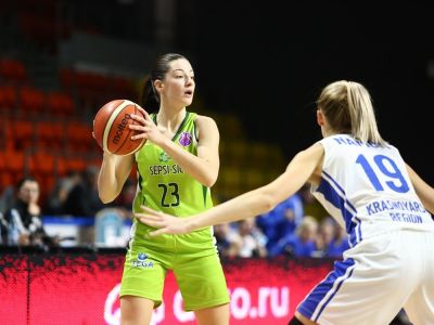 Slamová trávi Vianoce v Rumunsku bez rodiny, premiérovo vo dvojici