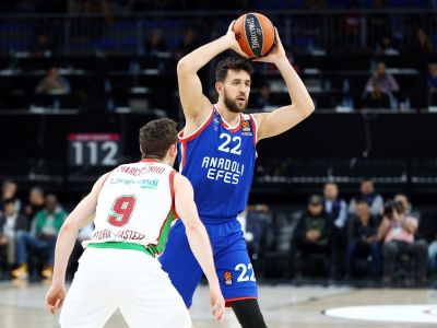 Anadolu Efes zdolalo španielsku Baskoniu