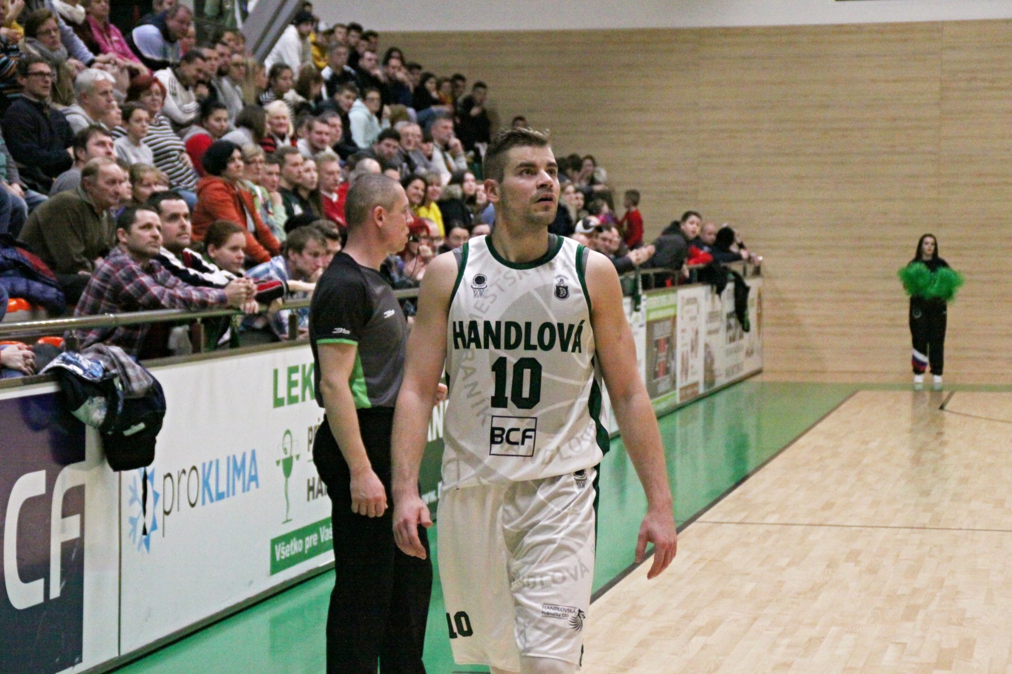 Halada pripomenul výkony z Komárna a skvele potiahol Handlovú