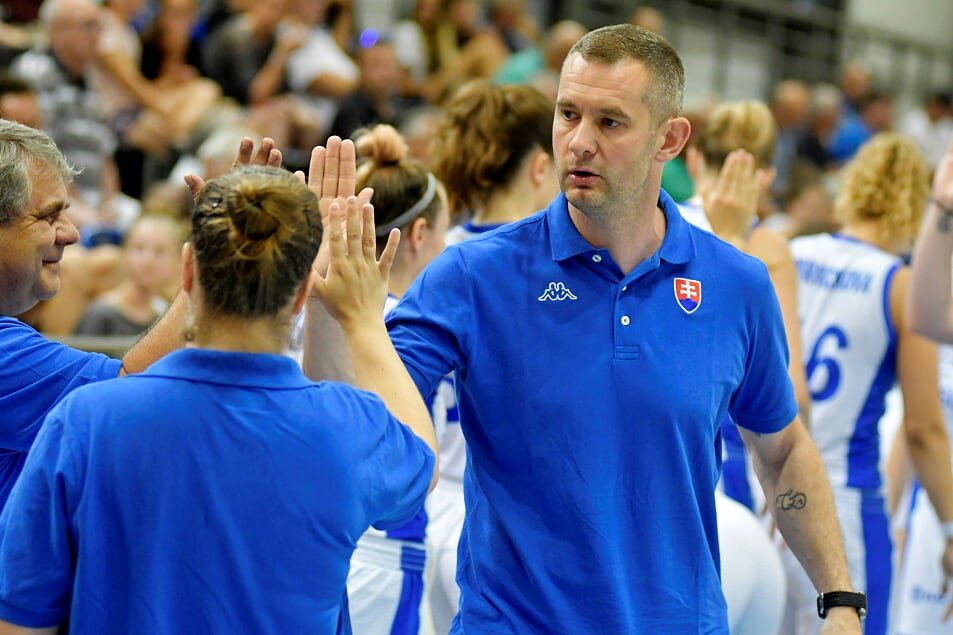 Suja chce v Maďarsku vyhrať, k dispozícii má 14 reprezentantiek